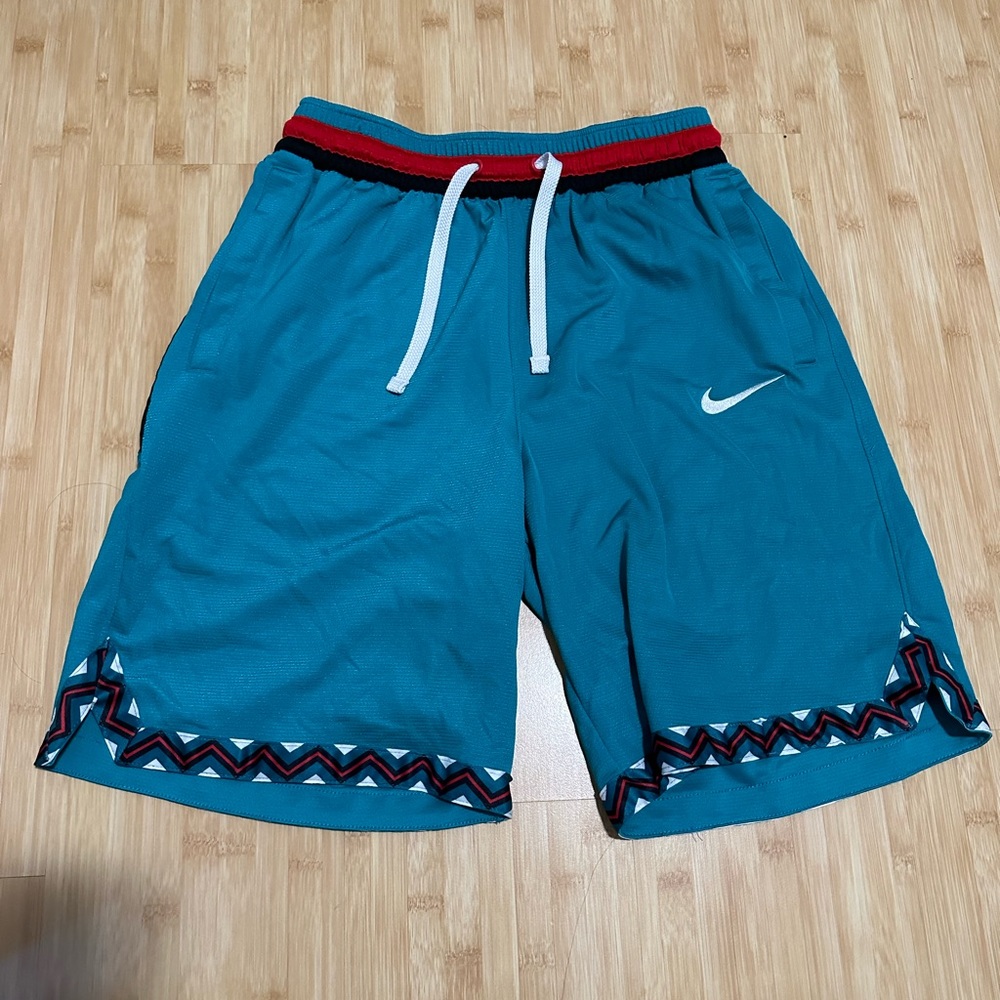 Retro Nike Shorts ‘Grizzlies’